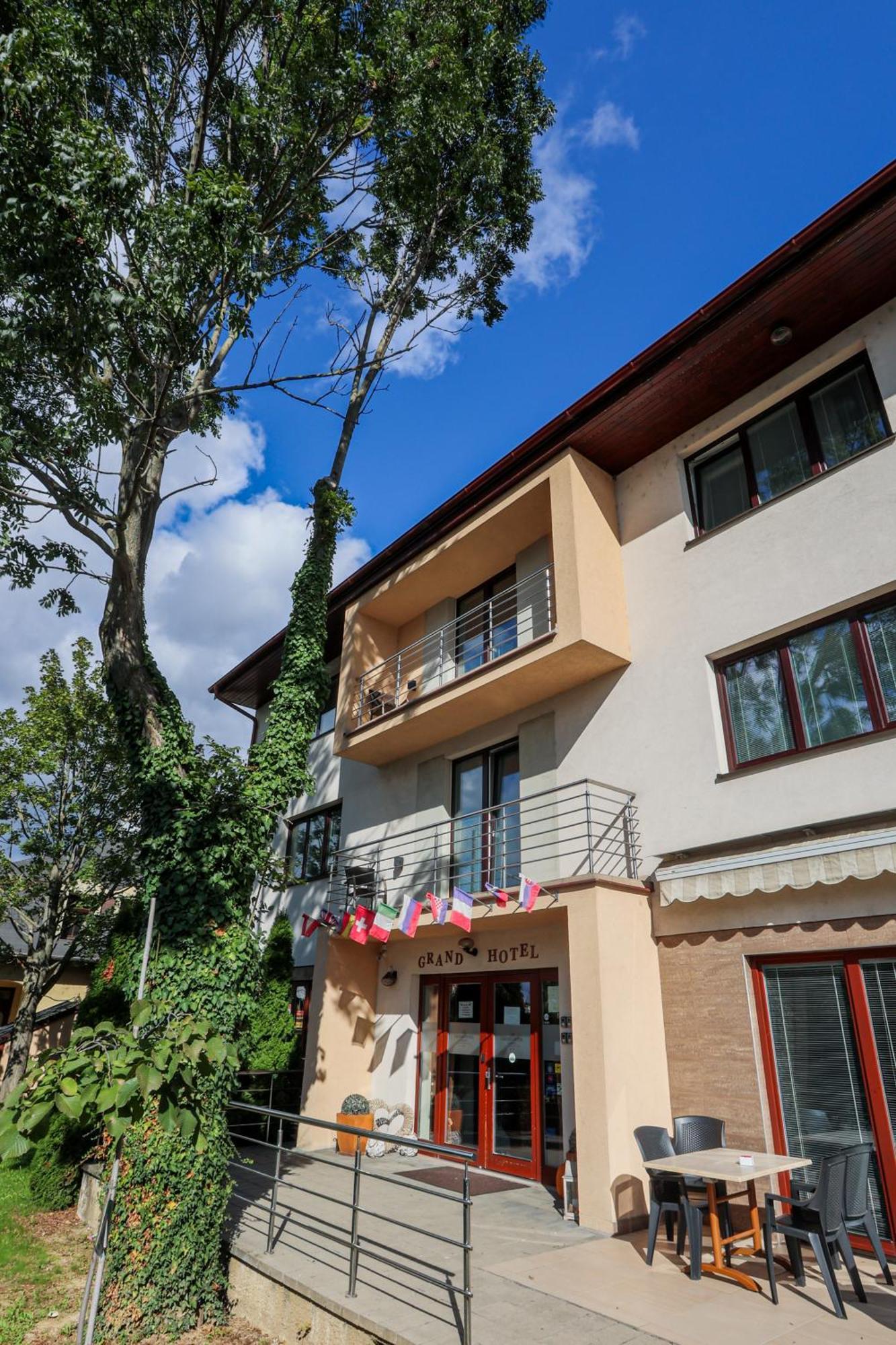 Grand Hotel Senica, Garni Buitenkant foto