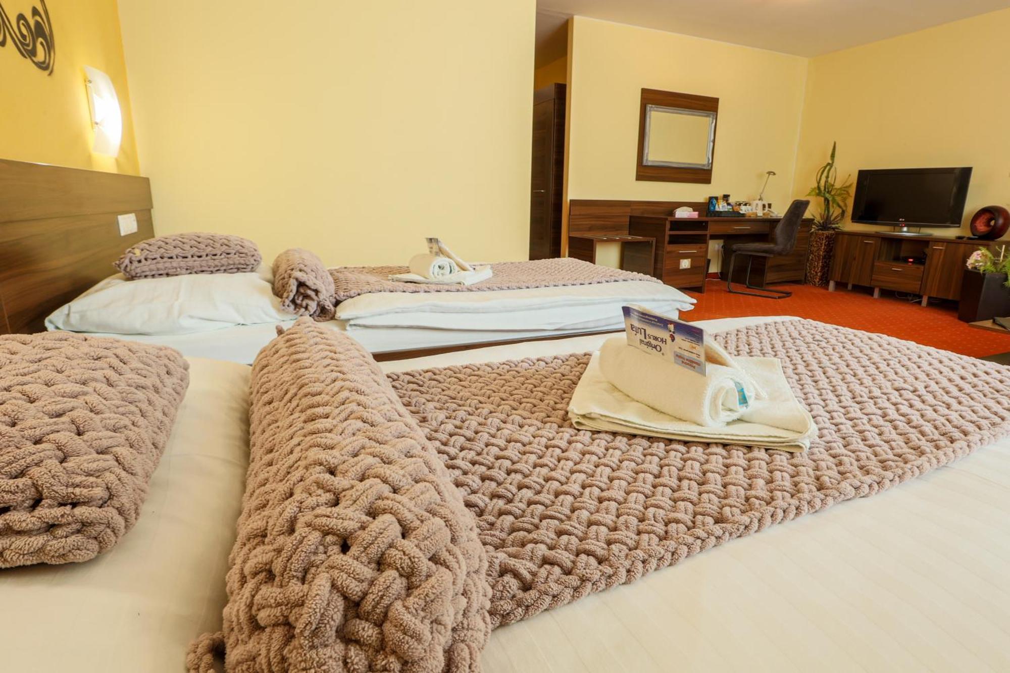 Grand Hotel Senica, Garni Buitenkant foto