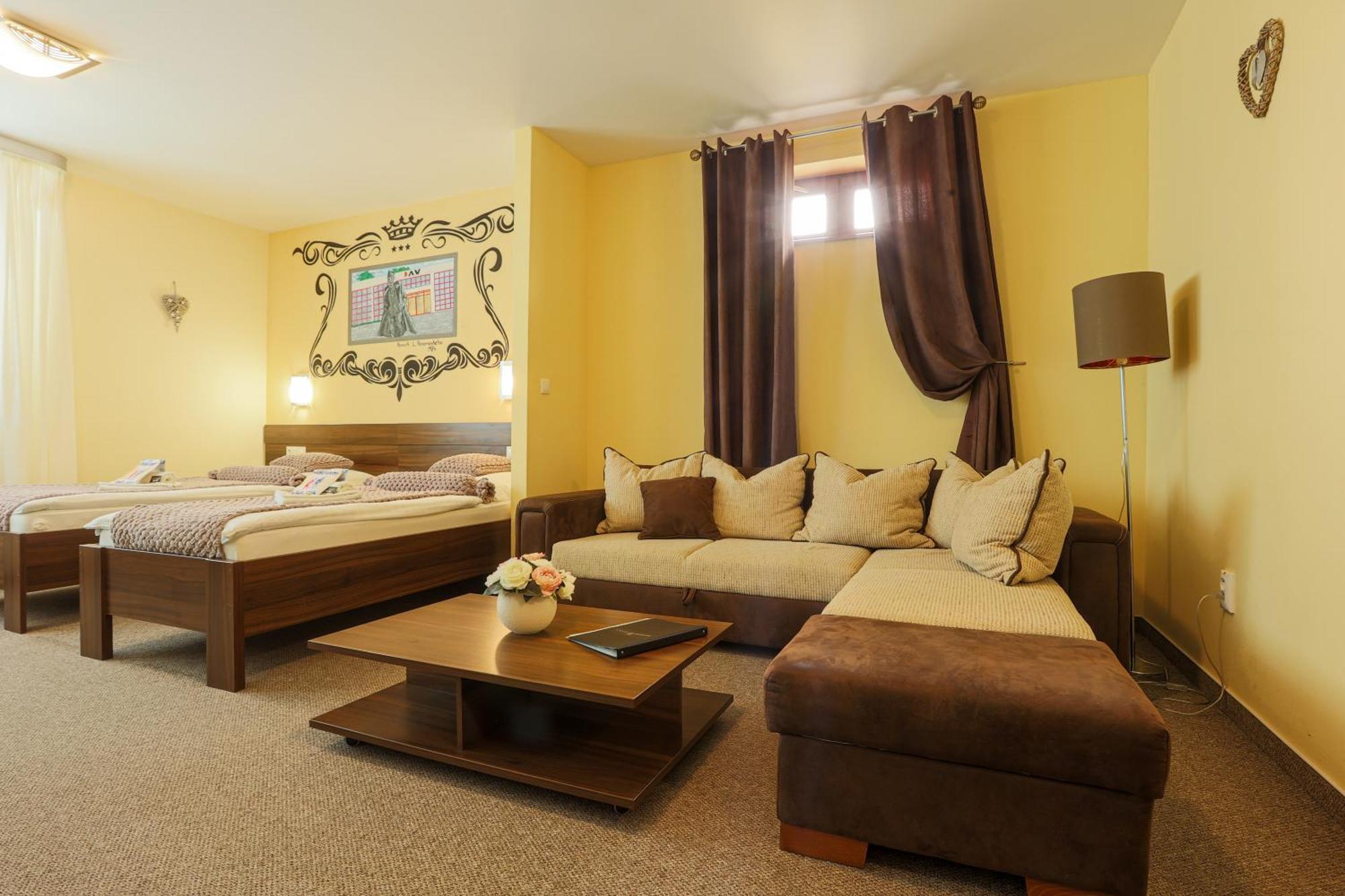 Grand Hotel Senica, Garni Buitenkant foto