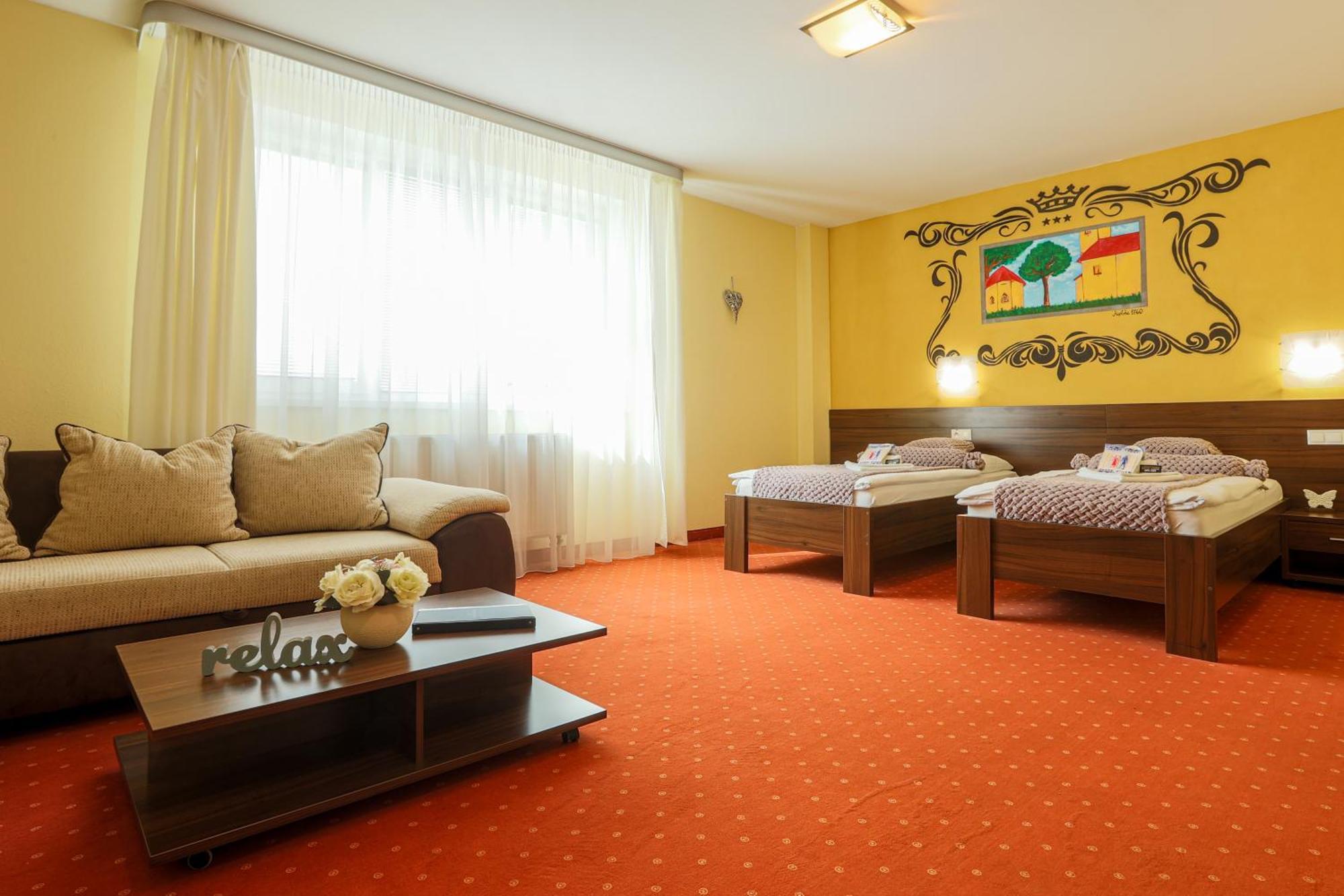 Grand Hotel Senica, Garni Buitenkant foto