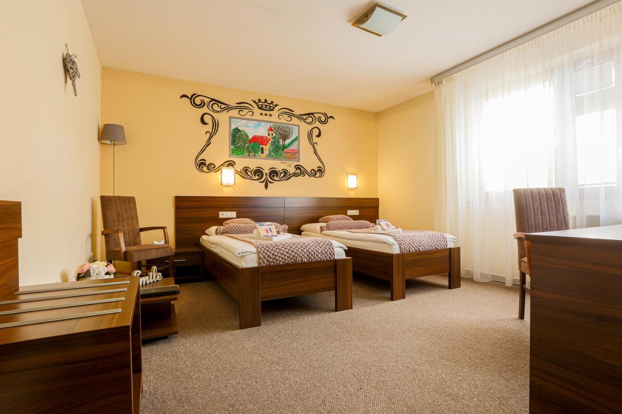Grand Hotel Senica, Garni Buitenkant foto
