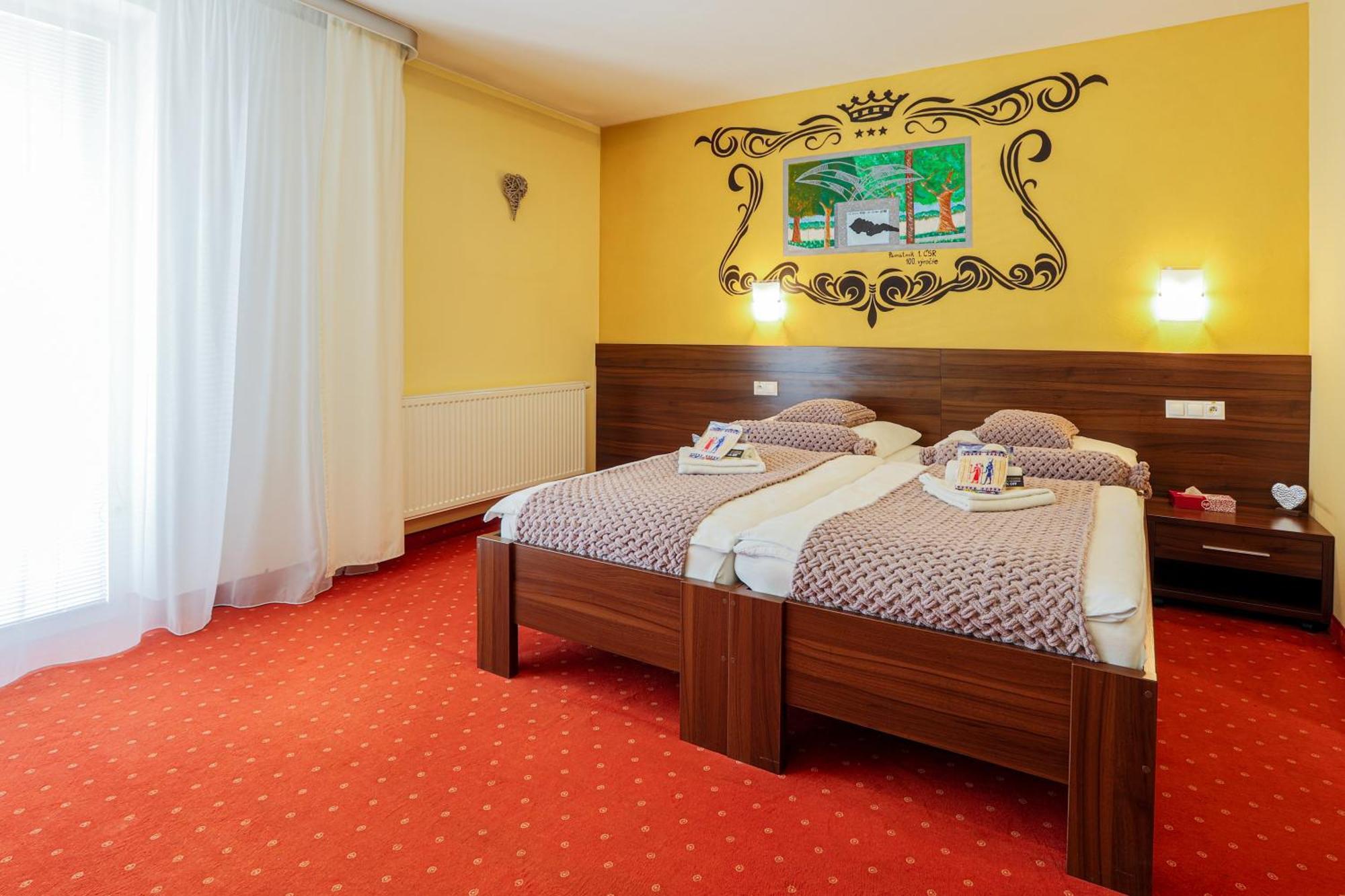 Grand Hotel Senica, Garni Buitenkant foto