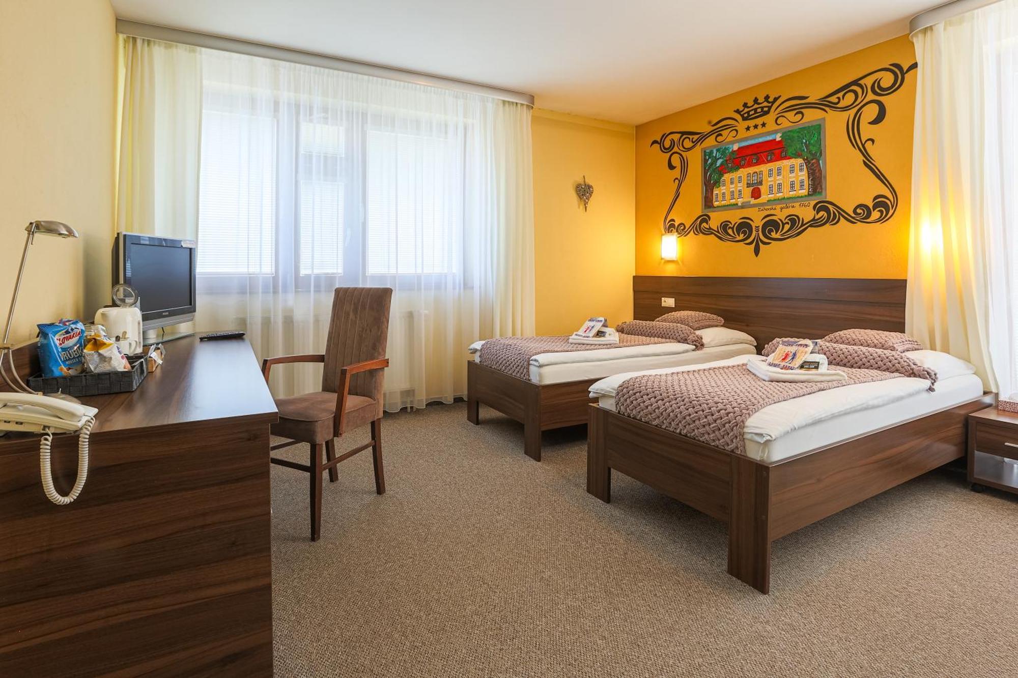 Grand Hotel Senica, Garni Buitenkant foto